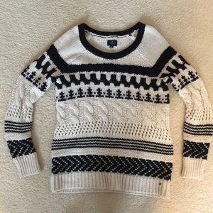 American Eagle Black and White winter sweater